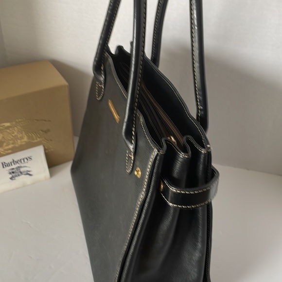 Authentic Burberry Handbag Nova Check. - Picture 14 of 17